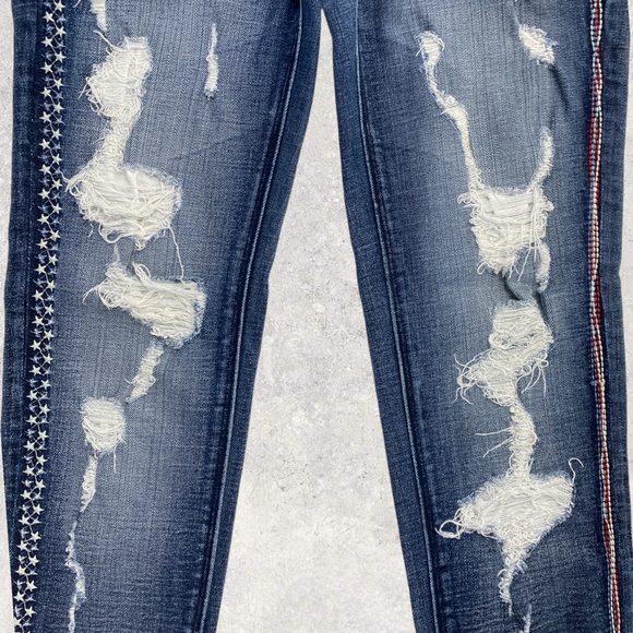 Cult of Individuality Distressed Women’s Jeans - Picture 4 of 11